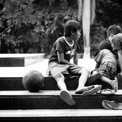 boys playing basketball (400x400)