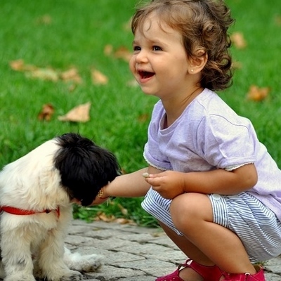 girl with puppy (400x400)