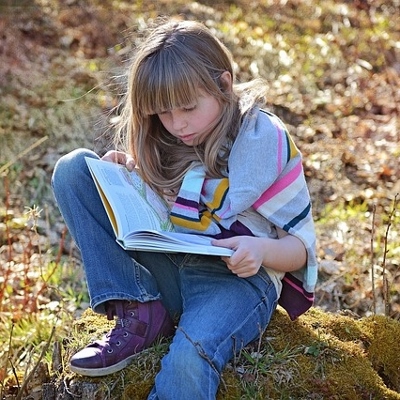 tween girl reading (400x400)