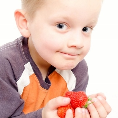 preschooler with strawberries (400x400)