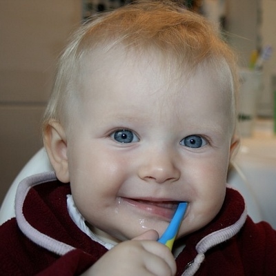baby brushing teeth (400x400)
