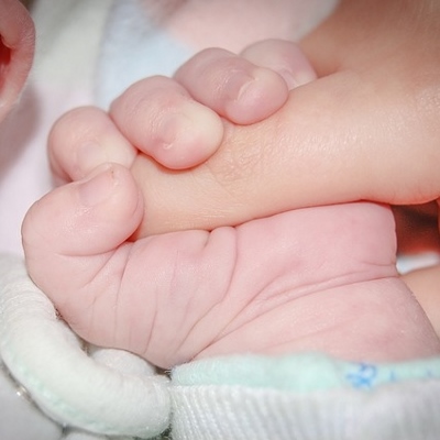 infant hand (400x400)