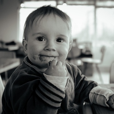 toddler eating (2) (400x400)