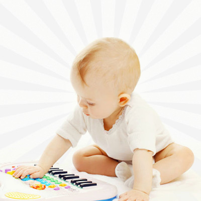 Baby-playing-with-baby-toy-piano-or-guitar