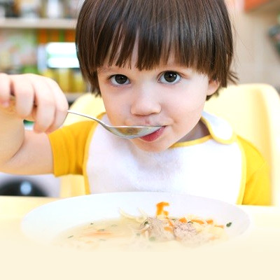 2-year-old-feeding-himself-with-a-spoon