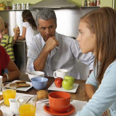 parent-teenage-talking-at-dinner-table